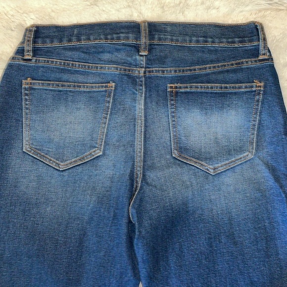 NWT Old Navy High Rise Blue Jeans with Distressed Details.  Size 8. - Picture 5 of 7